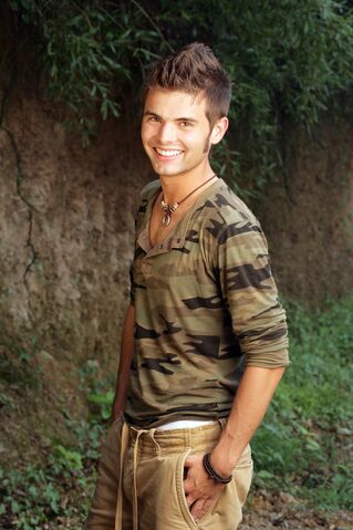 File:Drew S2 Contestant.jpg