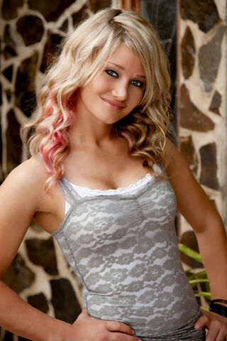 File:Shelby F S1 contestant.jpg