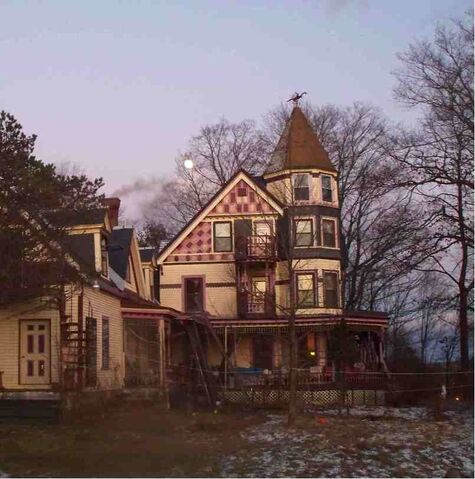 File:TreborMansionInn.jpg