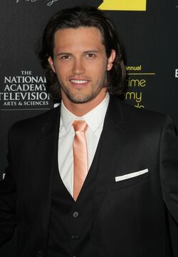 Nathan-parsons-39th-daytime-emmy-awards-01.jpg