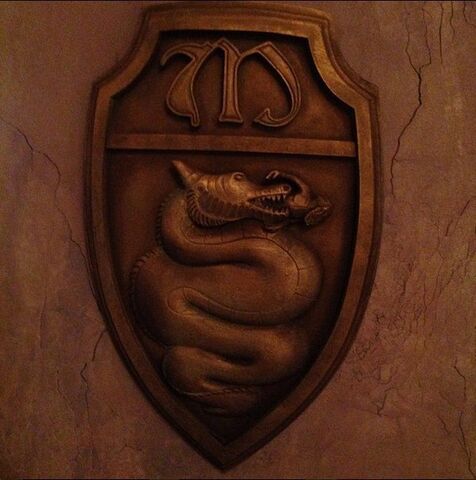 File:Mikaelson Crest.jpg