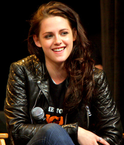File:Kristen Stewart WonderCon 2012.jpg
