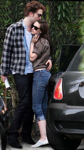 File:Robert-pattinson-and-kristen-stewart-dating.jpg