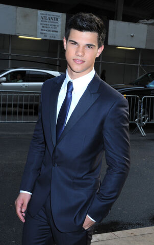 File:Taylor lautner.jpg