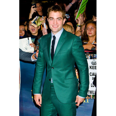 File:Robert-Pattinson-Breaking-Dawn-part-2-premiere.jpg