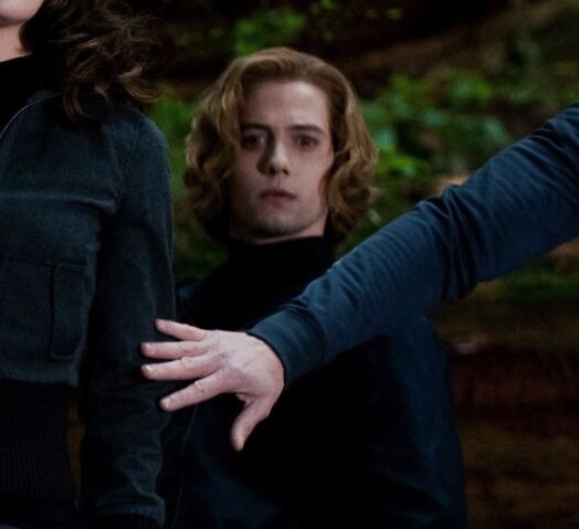 File:Alice-and-Jasper-Eclipse-still-alice-and-jasper-11200995-833-762.jpg