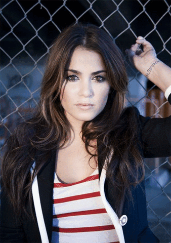 File:400031558 11aa0769-73e3-497e-a63a-e75d08330b68-fence-nikki-reed.gif