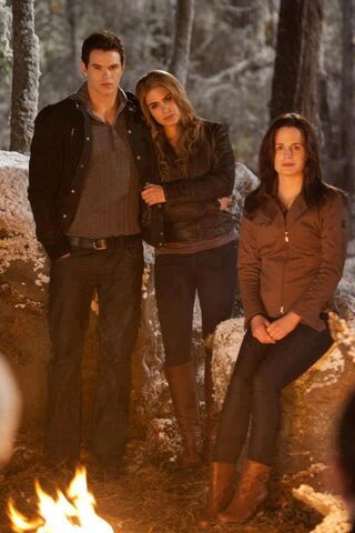File:Rose, emmett y esme.jpg