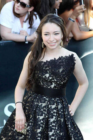 File:Jodelle-ferland-eclipse-premiere2.jpg