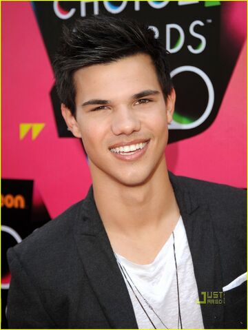 File:Taylor-lautner-kids-choice-awards-2010-01.jpg