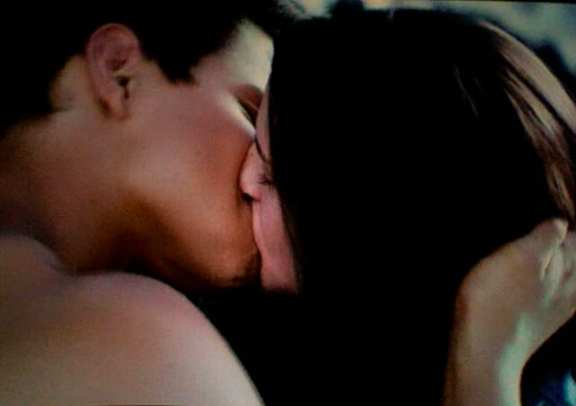 File:Jake bell kiss.jpg