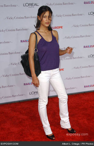 File:Julia-jones-vicky-cristina-barcelona-los-angeles-premiere-arrivals-j5nfJO.jpg