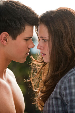 File:00bfgpcxbella and jacob.jpg