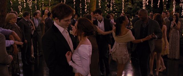 File:BreakingDawnPt1-0896.jpg