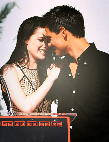 File:Tumblr lu676kq1Gw1qbg5z5o1 500.jpg