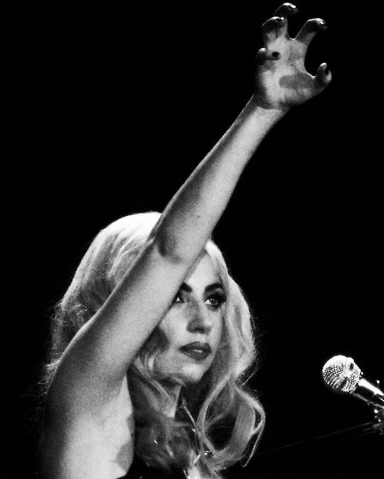 File:Paws up gaga.png