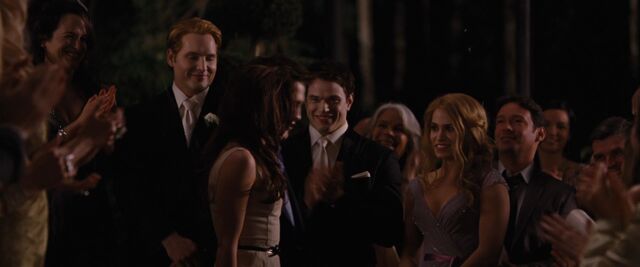File:Breaking-Dawn-Part-1-screencaps-emmett-and-rosalie-29787582-1920-800.jpg