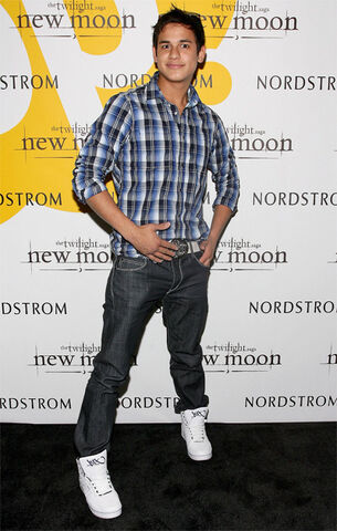 File:Bronson Pelletier 5.jpg