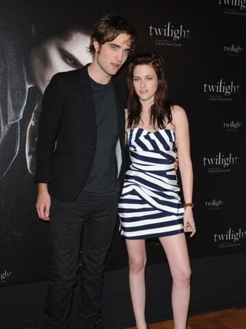 File:Robert-pattinson-and-kristen-stewart.jpg