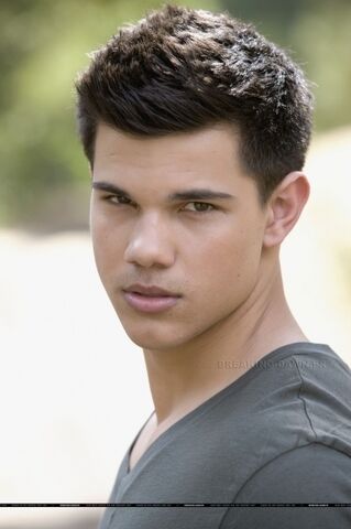 File:Taylor-EW-Out-Takes-jacob-black-8227805-383-576.jpg