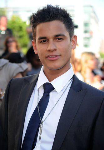 File:Bronson-Pelletier-3313.jpg