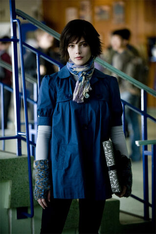 File:Alice-new-moon.jpg