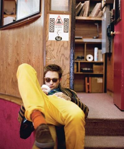 File:Robert-pattinson-blackbook-0912- (4).jpg