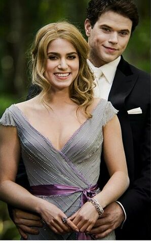 File:Rose and emmett.jpg