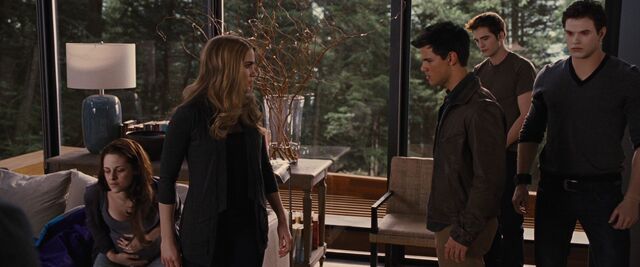 File:Breaking-Dawn-Part-1-screencaps-emmett-and-rosalie-29787730-1920-800.jpg
