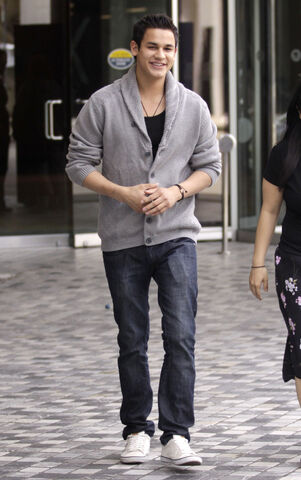 File:Bronson Pelletier 9.jpg