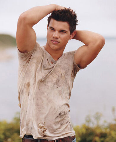 File:Taylor-lautner-813.jpg