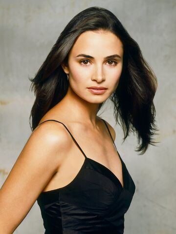 File:Mia Maestro.jpg