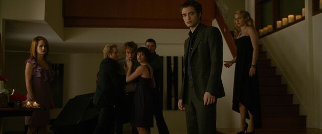 File:New-Moon-Full-Movie-Screencaps-HQ-emmett-cullen-10810229-1920-800.jpg