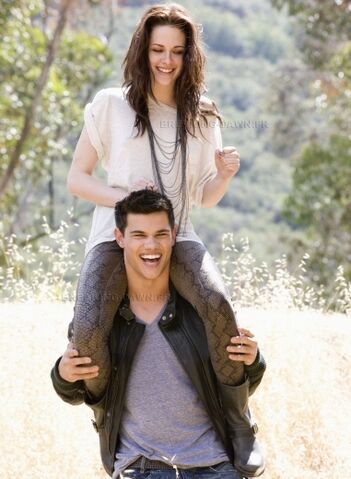 File:Kristen-stewart-taylor-lautner-ew-outtake.jpg