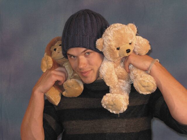 File:Kellan and teddy bear.jpg