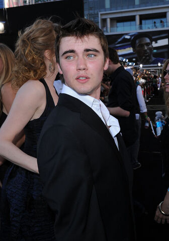File:Cameron+Bright+Premiere+Twilight+Saga+Eclipse+tCn9o4px9yQl.jpg