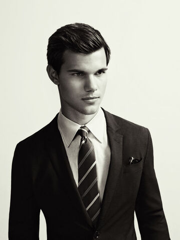 File:Taylor-lautner-gq-australia-3.jpg