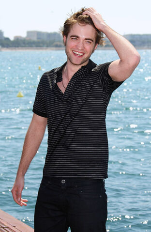 File:Robert Pattinson 12.jpg