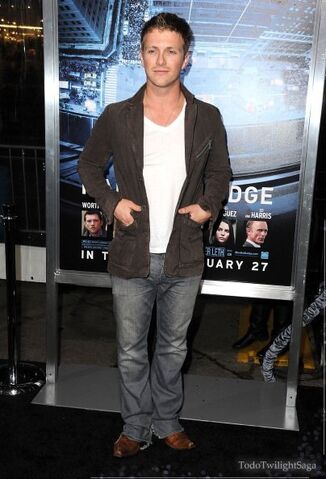 File:TodoTwilightSaga - Charlie Bewley MQs 09.jpg