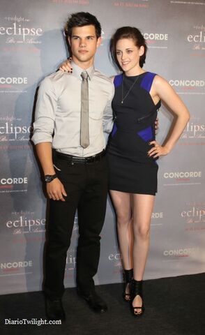 File:Taylor-Kristen-Eclipse-Berlin.jpg