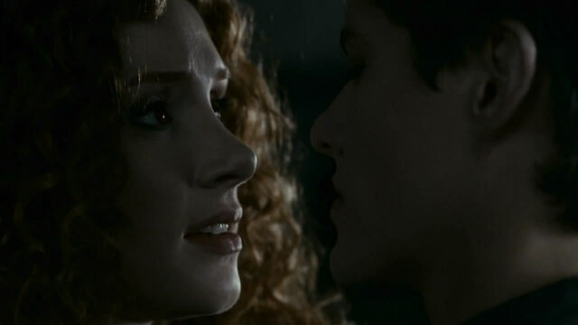 File:Capturas-Clip-Victoria-y-Riley-twilight-series-14185426-1280-720.jpg