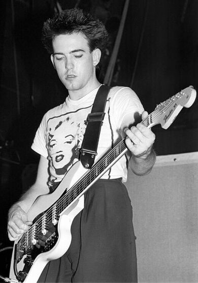 Plik:Robert-smith-polka-dot.jpg