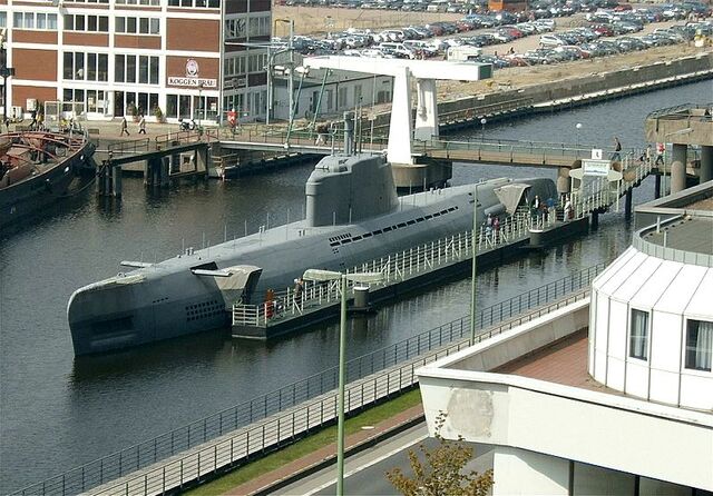 Datei:800px-2004-Bremerhaven U-Boot-Museum-Sicherlich retouched-1-.jpg