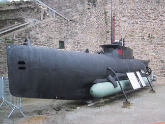 800px-Submarine S622-1-