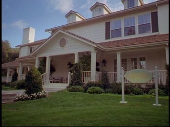 Independence-Inn-exterior-611x458
