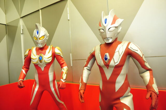 File:Image Max and Xenon.jpeg