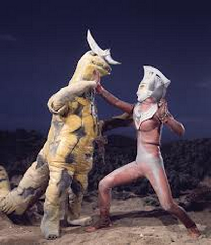File:Re-Eleking vs Ultraman Taro.png