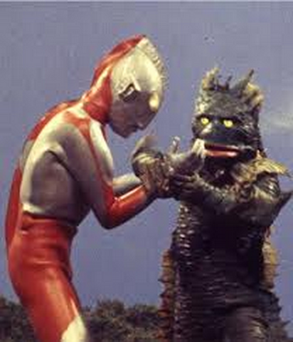 File:Ragon v Ultraman.png