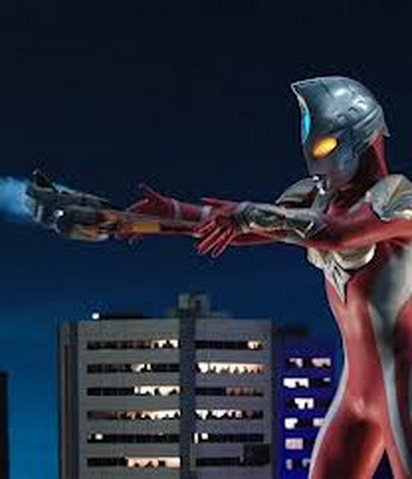 File:Ultraman Max catches DASH.png