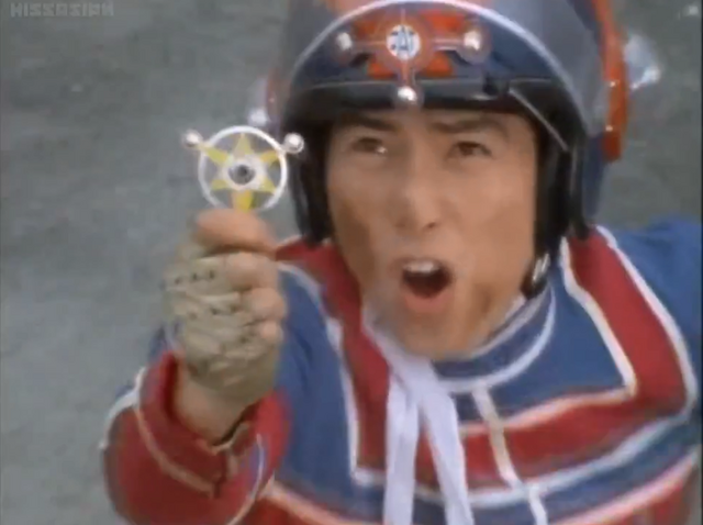 File:Kotaro uses Ultra Badge.png